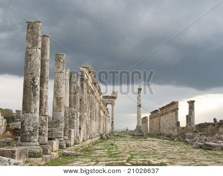 Apamea przed burzą