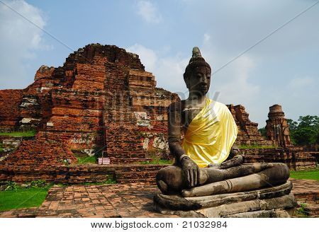 พระพุทธรูปทำลายวัด อยุธยาประเทศไทย