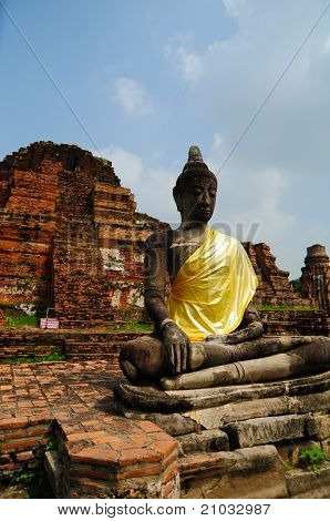 พระพุทธรูปทำลายวัด อยุธยาประเทศไทย