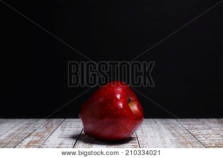 A healthy diet is the choice of a juicy apple instead of a cake