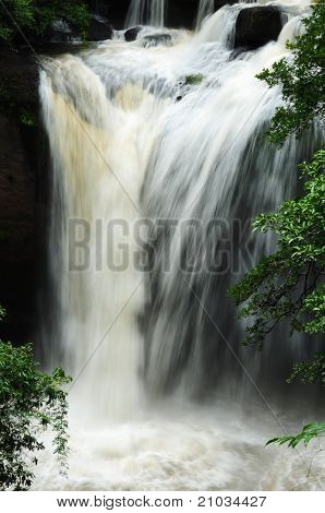 Cascata nel parco nazionale di Khao Yai, Thailandia
