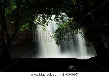 Cascata nel parco nazionale di Khao Yai, Thailandia