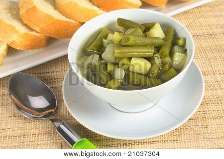 Grønne bønner og kartoffelsuppe