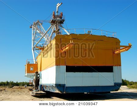 Dragline in open pit