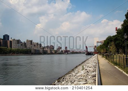 a view at the east river from Queens
