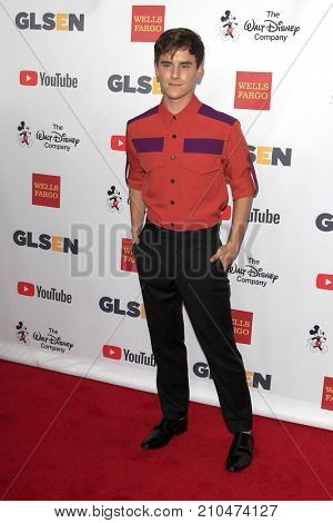 LOS ANGELES - OCT 20:  Connor Franta at the 2017 GLSEN Respect Awards at the Beverly Wilshire Hotel on October 20, 2017 in Beverly Hills, CA