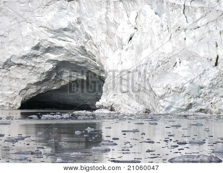 Přírodní Artic jeskyně