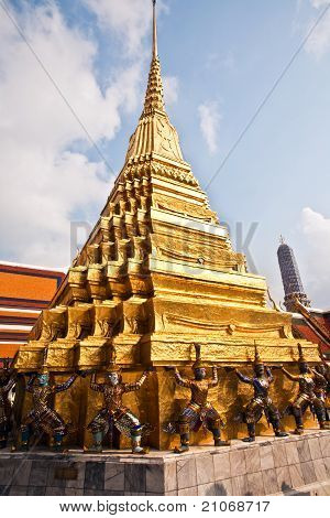 มีชื่อเสียงวัดพระศรีรัตนเจดีย์ปกคลุมไป ด้วยทองเปลวในภายในพระบรมมหาราชวัง