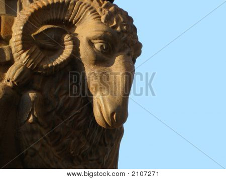 RAM-statue