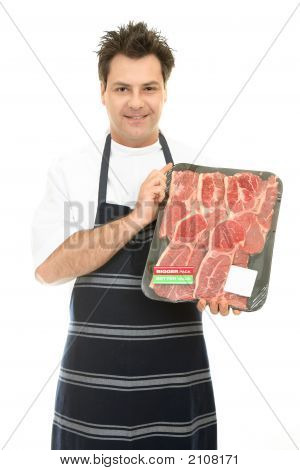 Macellaio con vassoio di bistecca