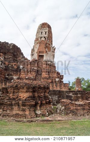 Wat Maha That is a restored ruin of a Buddhist monastery located on the city island in the Historical Park of Ayutthaya in Tha Wasukri sub-district.
