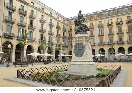GIRONA, SPAIN - JULY 24, 2017: Monument to defenders of Girona in Plaza of the Independence in Girona Catalonia Spain.