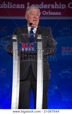 NEW ORLEANS, LA - 17 giugno: Il governatore del Mississippi Haley Barbour affronta il Co Leadership repubblicana