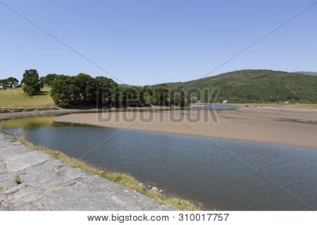 Forming Part Of Lôn Las Cymru (national Cycle Network Route 8) Which Runs From Holyhead To Cardiff, 