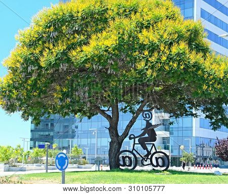 05.07.2019 Holon City In Israel: Sculpture 