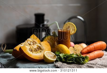 The Fresh And Green Vegetables With Juice