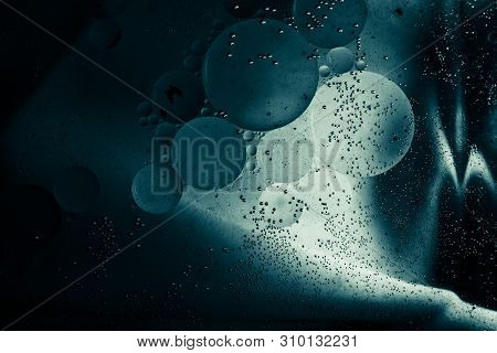 Oil Bubbles Inside Water Base Form Patterns