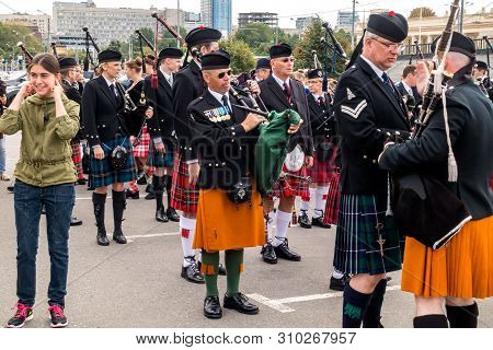 Moscow,museon Park,september 4, 2016: Scottish Bagpiper, Playing A Traditional Bagpipe