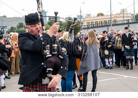 Moscow,museon Park,september 4, 2016: Scottish Bagpiper, Playing A Traditional Bagpipe