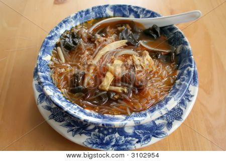 Asiatisk suppe nudler