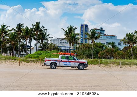 Miami Beach, Usa - Febraury 26, 2019: Ocean Rescue Truck With Breakwater Hotel On The Background