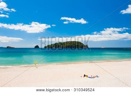 Photo of a beautiful white sand Hahei beach at Cathedral Cove Marine Reserve, Coromandel Peninsula, New Zealand. 