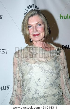 BEVERLY HILLS, CA - 9 marzo: Susan Sullivan arriva al 2012 Paleyfest 