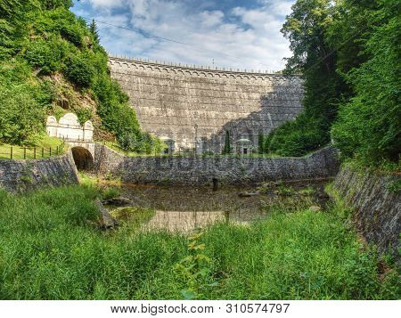 Reservoirs Wall By Dams Suppress Floods, Activities Such As Irrigation And Human Consumption. Hydrop