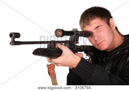 Ung mand til formålet fra Sniper Gun