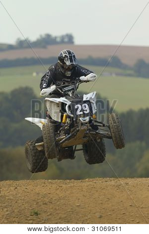Qaud motorcykel hopper. Lodret.