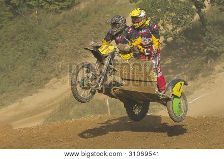 Sidecacross ryttere hoppe