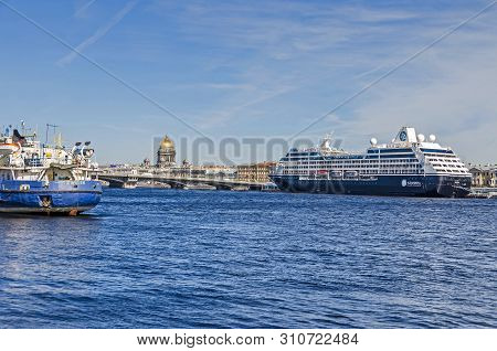 Saint Petersburg, Russia -  June 27, 2018: Saint Isaacs Cathedral Behind The Blagoveshchenskiy Bridg