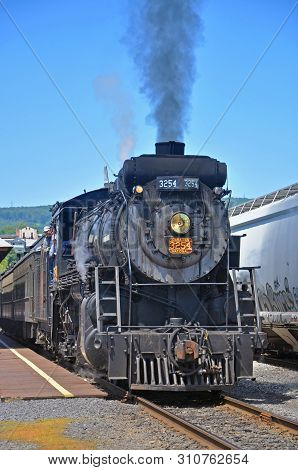 Scranton, Pa, Usa - Aug 7, 2010: Steam Locomotive Canadian National 3254 In Steamtown National Histo