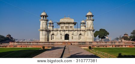 Tomb Of Itimad Ud Daul, Little Taj Mahal, Agra, North India.