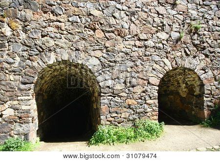 ผนังหินของป้อมปราการ Sveaborg Suomenlinna ในเฮลซิงกิ ฟินแลนด์