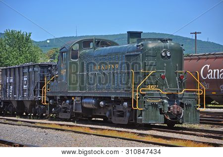 Scranton, Pa, Usa - Aug 7, 2010: Reading Railroad Rdg 467 Is A Alco Rs3 Diesel Locomotive In Steamto