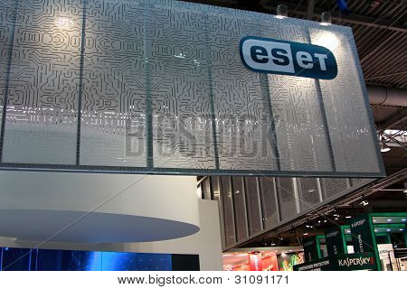 Hannover, Německo - 10. března: Stojan Eset na březen 10, 2012 v Cebit počítač Expo, Hannover, klíček