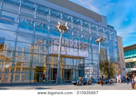 Manchester, Uk - May 18 2018: Cityscape And Architecture At Manchester City Centre Where Is The Loca