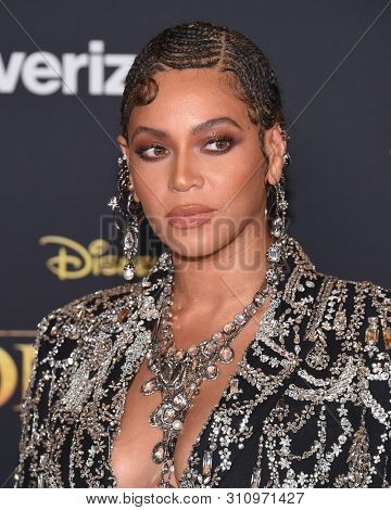 LOS ANGELES - JUL 09:  Beyonce Knowles arrives for Disney's 'The Lion King' World Premiere on July 09, 2019 in Hollywood, CA                