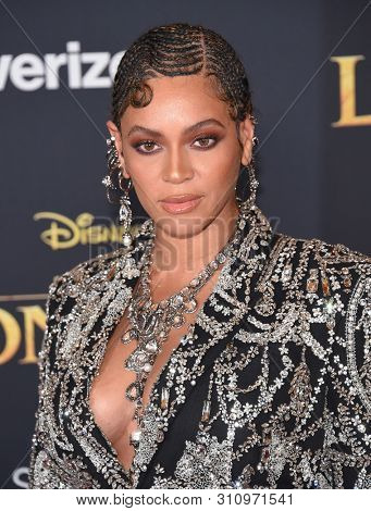 LOS ANGELES - JUL 09:  Beyonce Knowles arrives for Disney's 'The Lion King' World Premiere on July 09, 2019 in Hollywood, CA                
