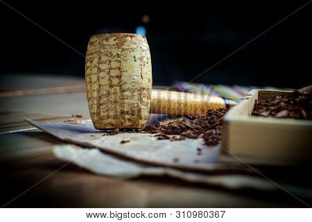 Rustic Leisure Tobacco Corn Cob Pipe Wooden Table