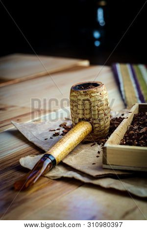 Rustic Leisure Tobacco Corn Cob Pipe Wooden Table
