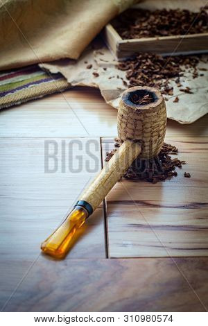 Rustic Leisure Tobacco Corn Cob Pipe Wooden Table