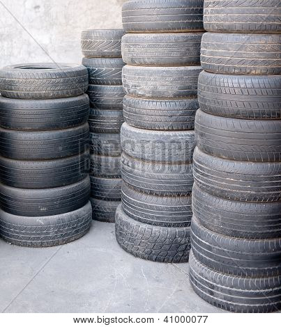 中古車のタイヤのスタック