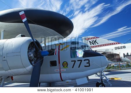 Grumman E-1B Tracer Interpid Müzesi'nde