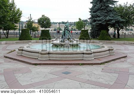 Budapest, Hungary - July 13, 2015: Water Fountain With Sculpture At Vigado Park In Budapest, Hungary