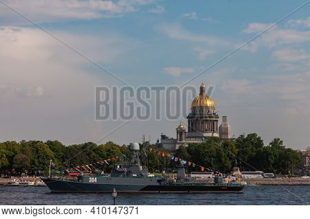 Russia. Saint-petersburg. July 26, 2014. Day Of The Navy. Small Anti-submarine Ship Of The Project 1