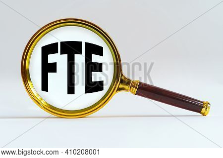Finance And Economics Concept. Magnifier On A White Background, Inside The Text Is Written - Fte