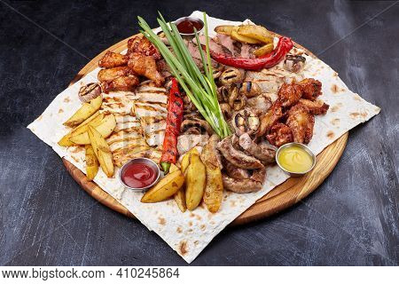 Assorted Delicious Grilled Meat With Vegetable. Mixed Grilled Bbq Meat With Vegetables. Mixed Grille