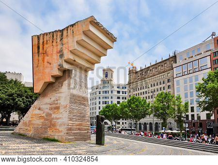 Monument To Francesc Macia On Catalonia Square, Barcelona, Spain